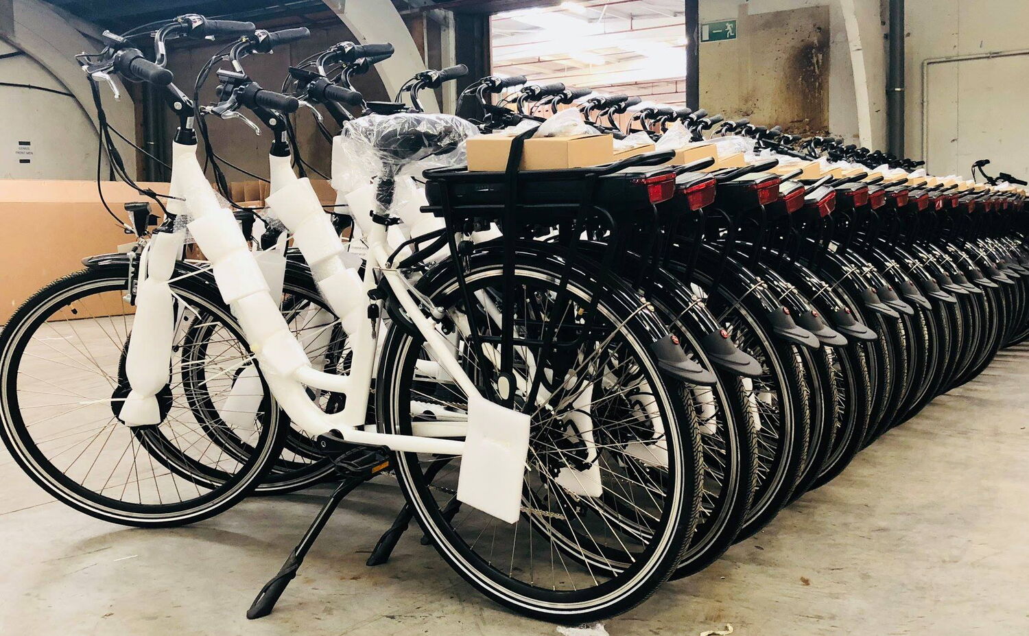 rij fietsen aangekocht met groepsaankoop door een bedrijf