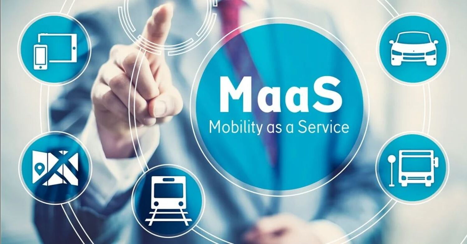 Mobility as a Service: man wijst verschillende vervoersopties aan