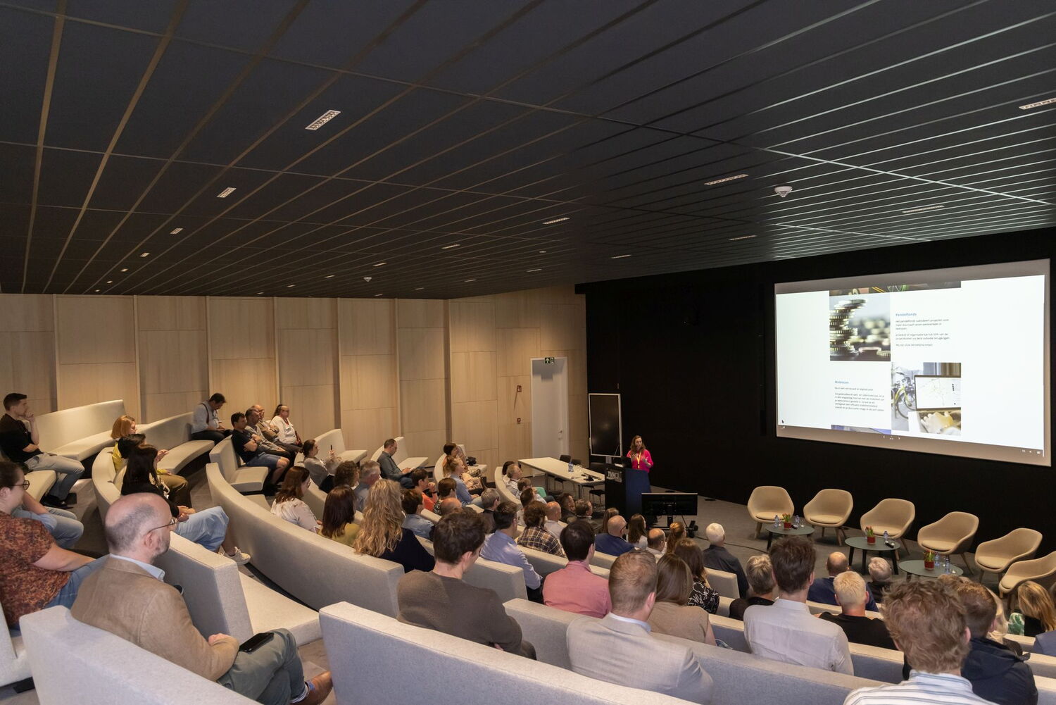 een volle zaal bij de lancering van Treffik op 4 mei in TVH Waregem