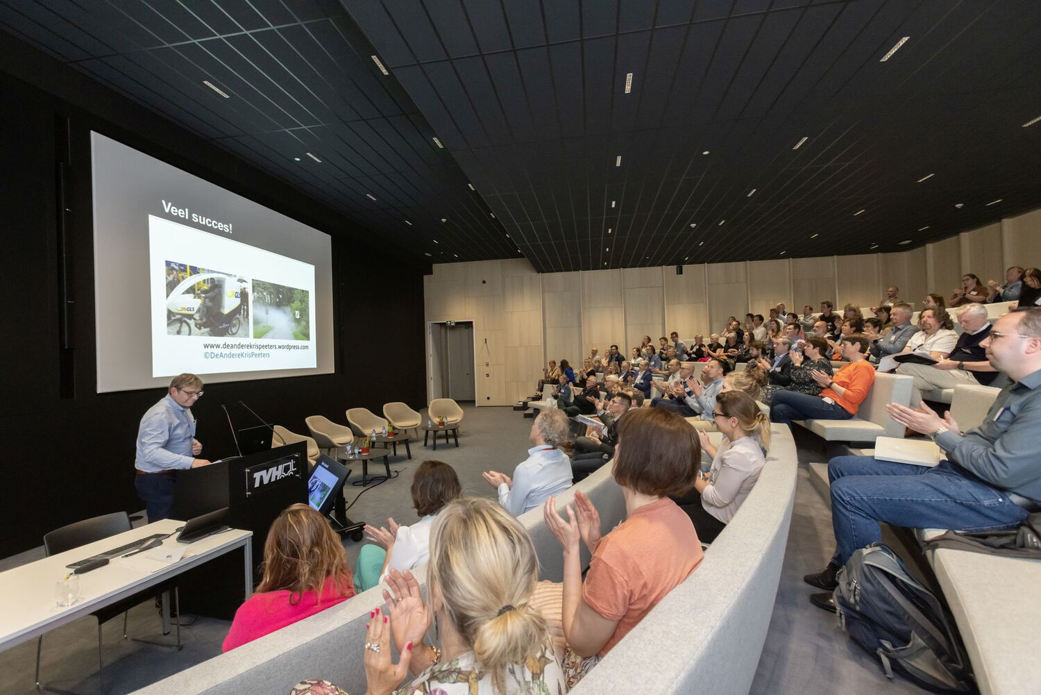 een volle zaal bij de lancering van Treffik op 4 mei in TVH Waregem