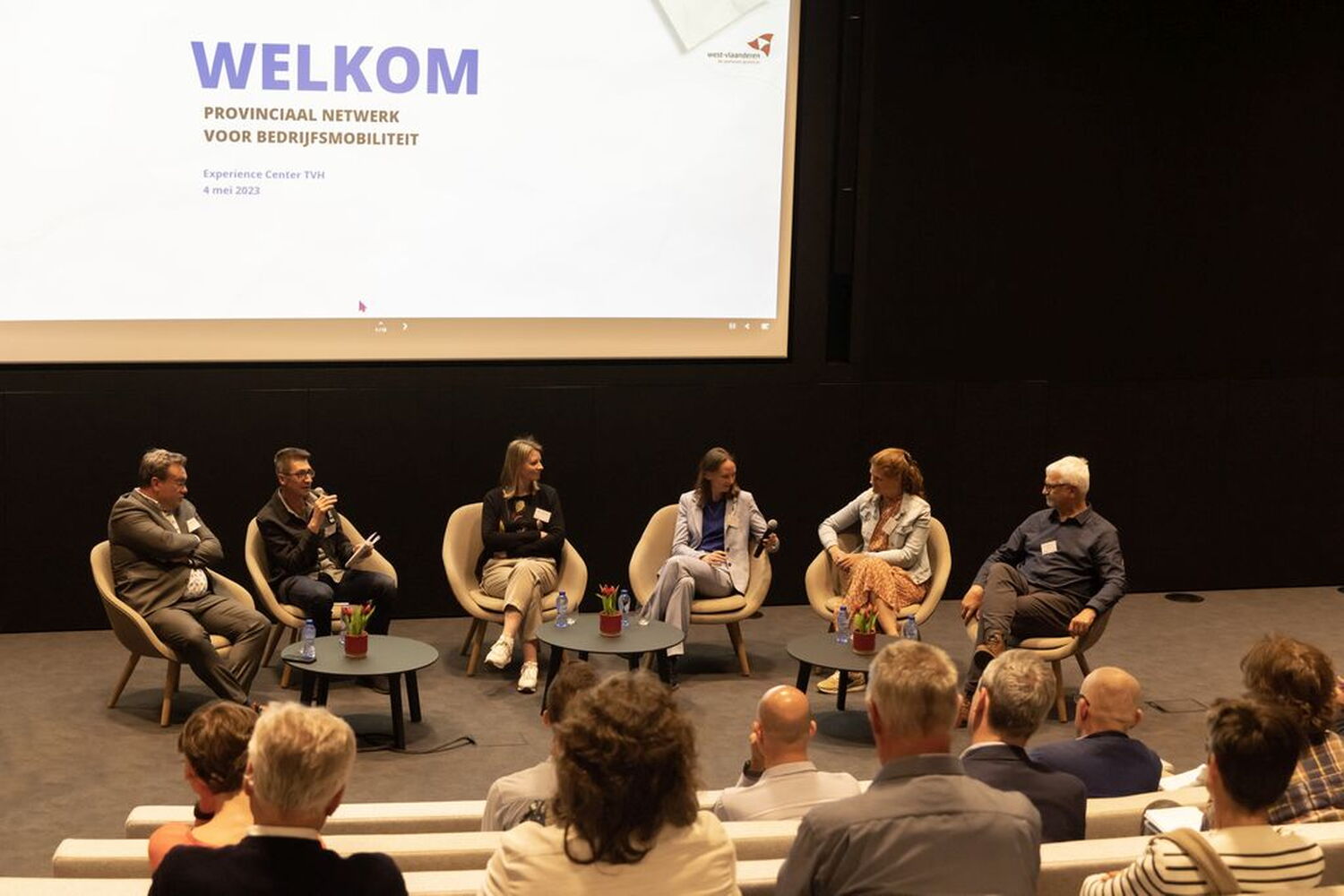 Panelgesprek met vertegenwoordigers van verschillende bedrijven uit West-Vlaanderen